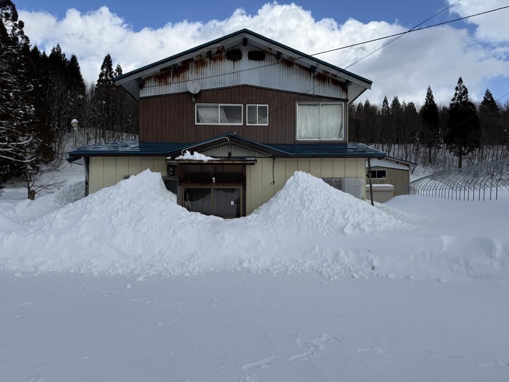 Secluded Hilltop House with Mountain Views in Ugo Town, Akita - Thumbnail 4
