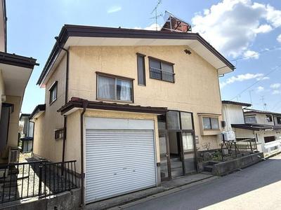 Spacious 5DK House in Hachinohe with Park Access — Image 1, Hachinohe, Aomori