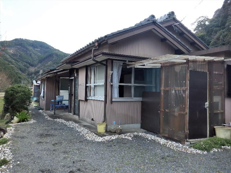 5DK Detached House for Sale on 425 sqm Land in Minamiise, Mie - Image 1