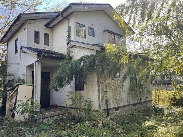 4LDK Detached House for Sale on Large Corner Plot in Joetsu, Niigata - Image 1