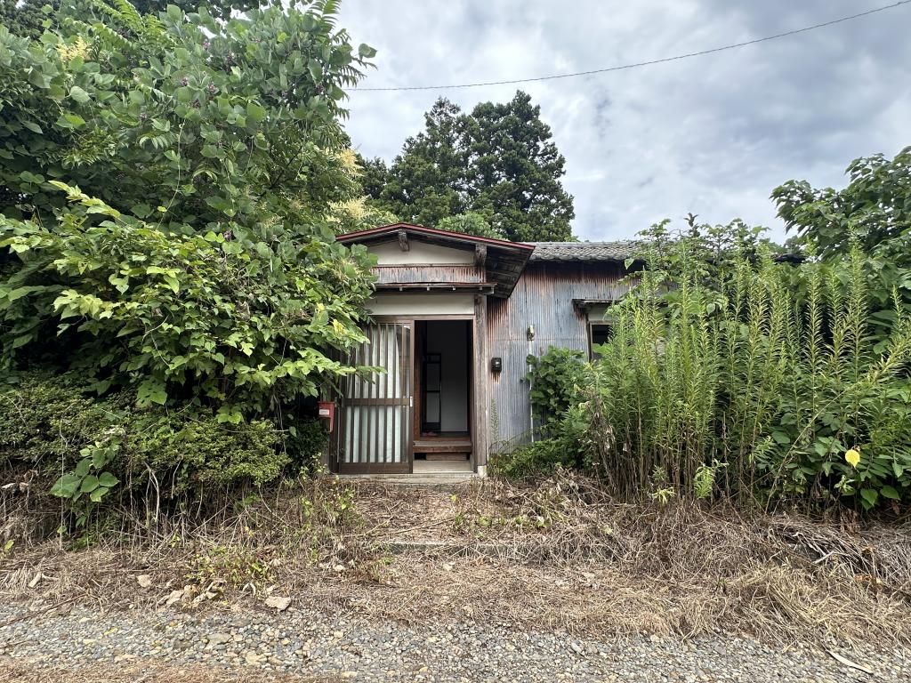 Secluded 1964 Single-Story House for Sale in Yahiko Village, Niigata - Thumbnail 2