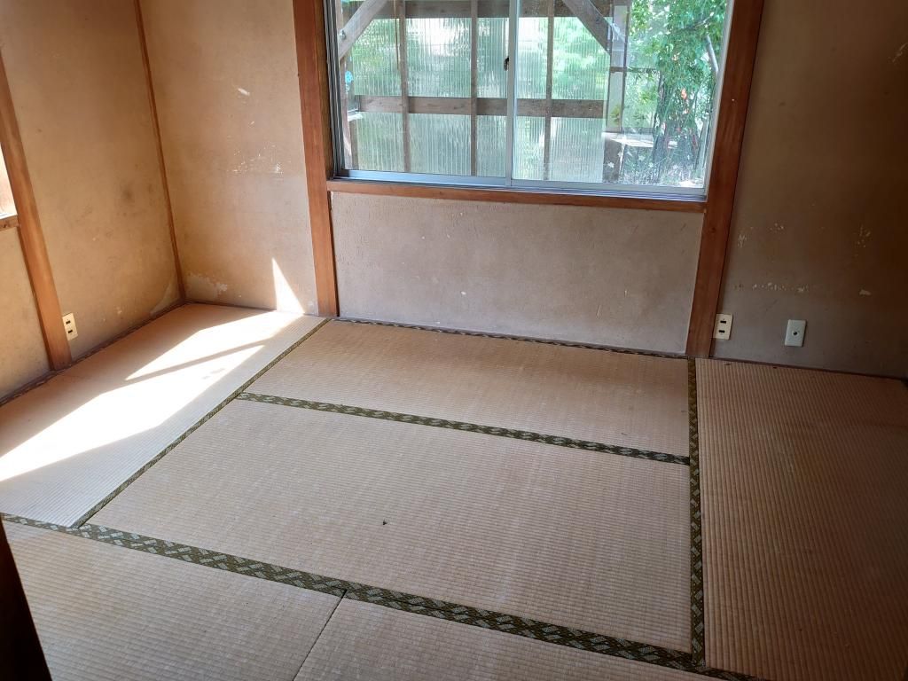 1974 Detached House on 323 sqm Corner Lot in Izumozaki, Niigata - Thumbnail 4