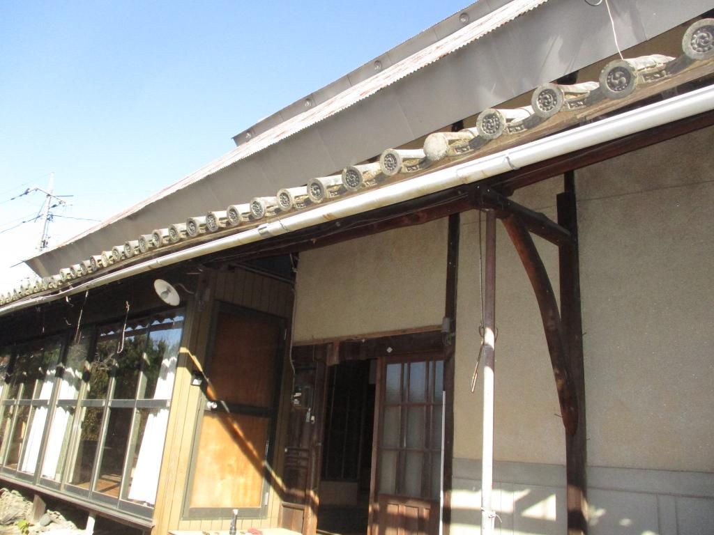 DIY Renovation Project: Spacious Akiya House with Land in Kasaoka - Thumbnail 2