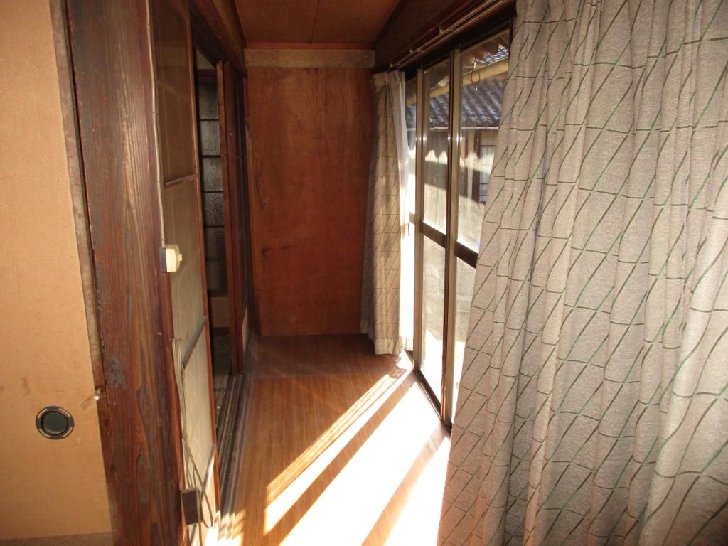 DIY Renovation Project: Spacious Akiya House with Land in Kasaoka - Thumbnail 4