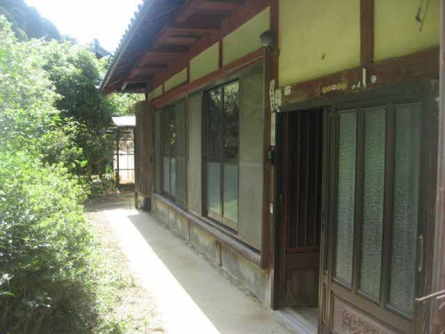 5DK Single-Story Wooden House for Sale in Uwajima, Ehime - Thumbnail 2