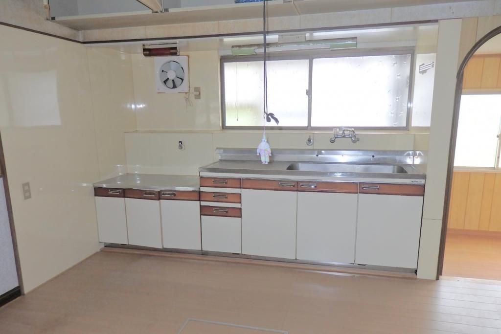 Pet-Friendly 5K House for Rent with Sunroom in Takaharu, Miyazaki - Image 22