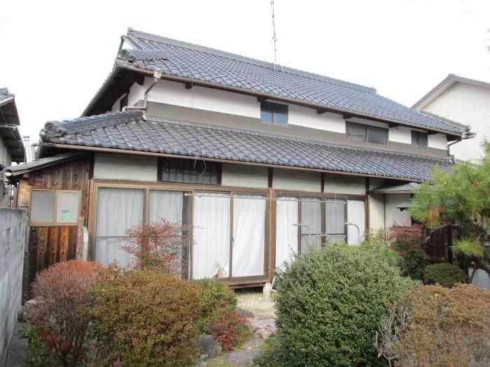 1935 Kominka with Storehouse & Land for Sale in Akaiwa, Okayama - Image 1