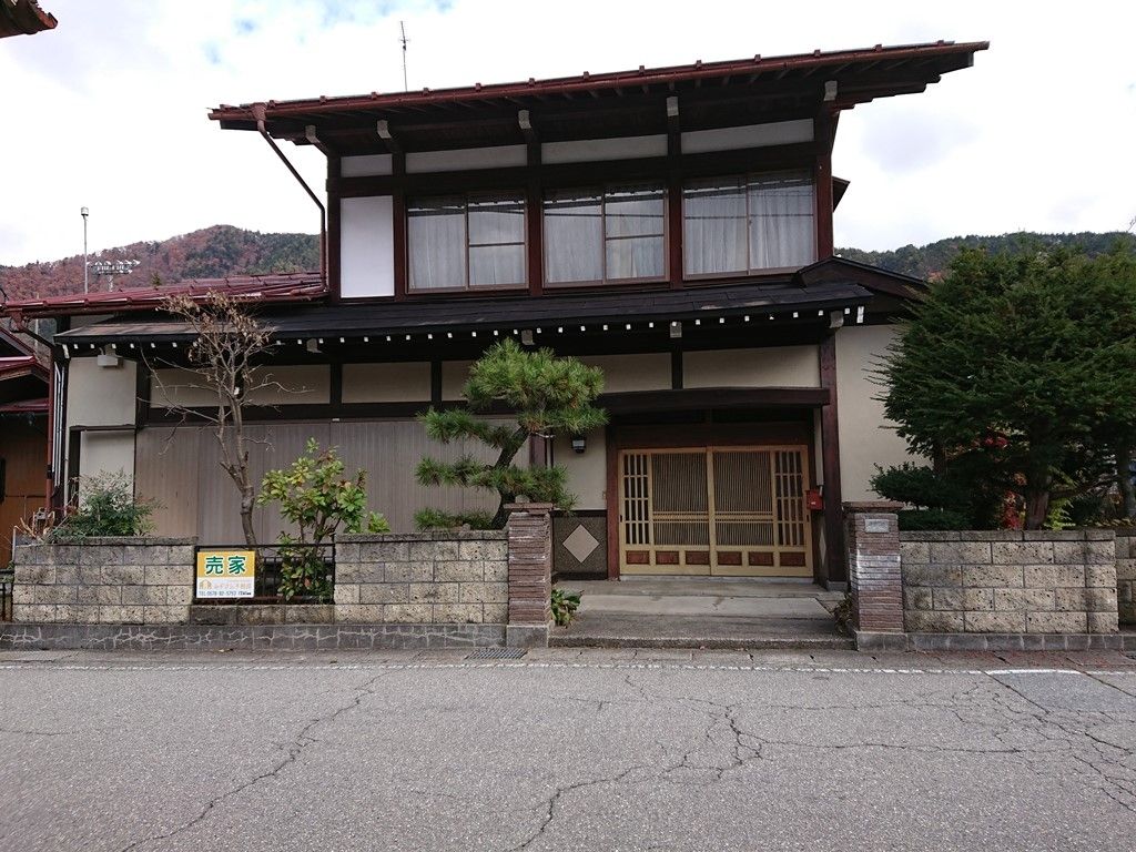 Hida City Akiya: Large Land with Traditional Home & Storehouse - Thumbnail 2