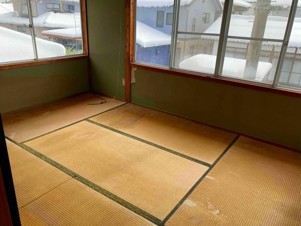 Fixer-Upper 4DK House for Sale in Hokuei Town, Tottori - Thumbnail 2