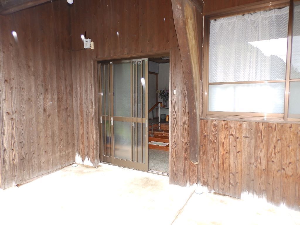 121-Year-Old Traditional Farmhouse with Field in Imari, Saga - Thumbnail 4