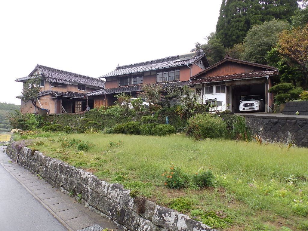 121-Year-Old Traditional Farmhouse with Field in Imari, Saga - Thumbnail 2