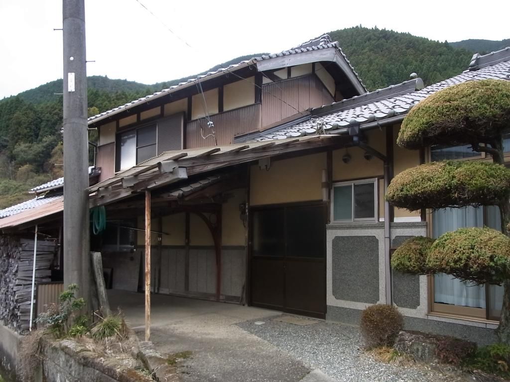 Traditional 10DK Japanese House with Renovated Bath in Kamiakawa - Thumbnail 2