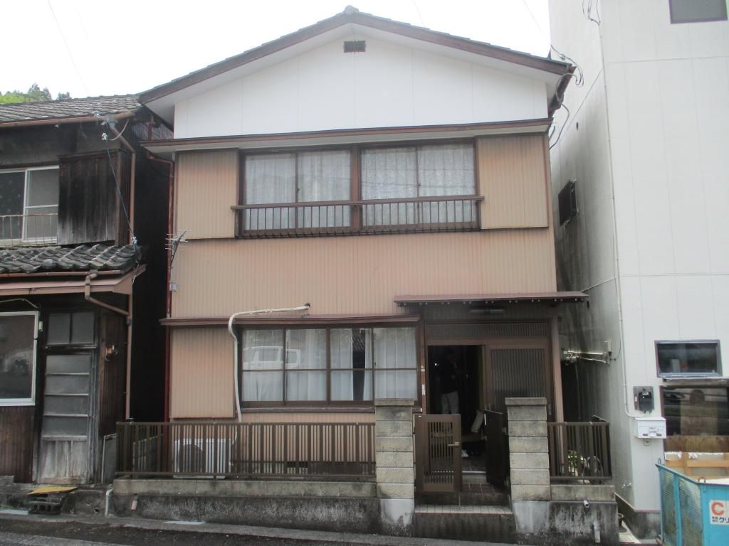 5K House for Sale in Central Yawatahama, Ehime - Akiya Bank Property - Thumbnail 2