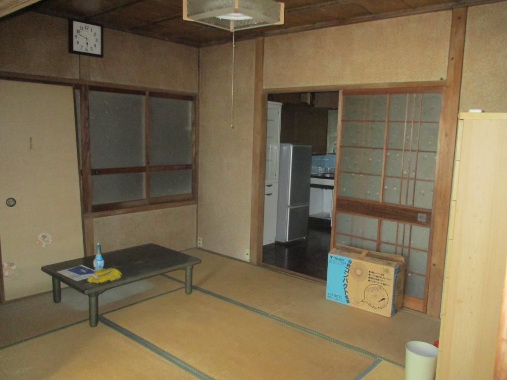5K House for Sale in Central Yawatahama, Ehime - Akiya Bank Property - Thumbnail 4