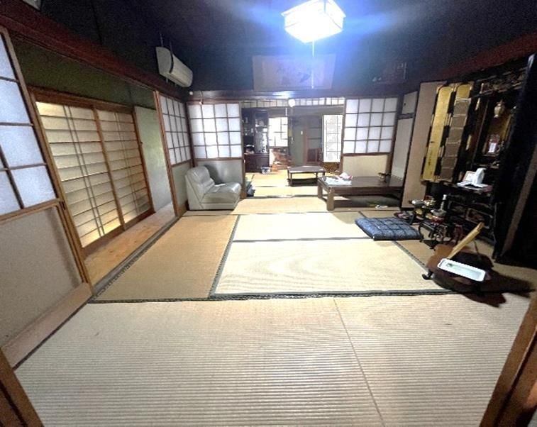 8LDK Traditional House for Sale in Hita, Oita - Large Corner Plot - Thumbnail 2