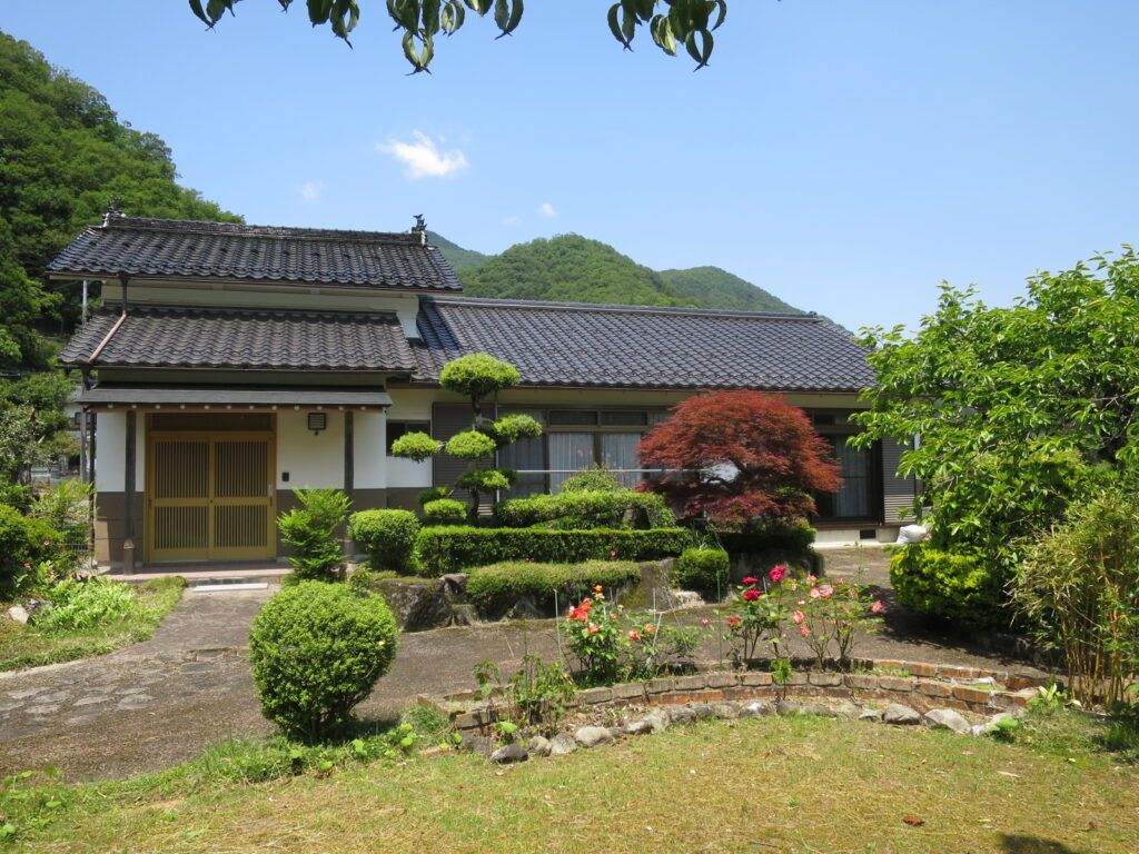 Traditional Wooden Home with Storehouse in Asago, Hyogo - Thumbnail 2