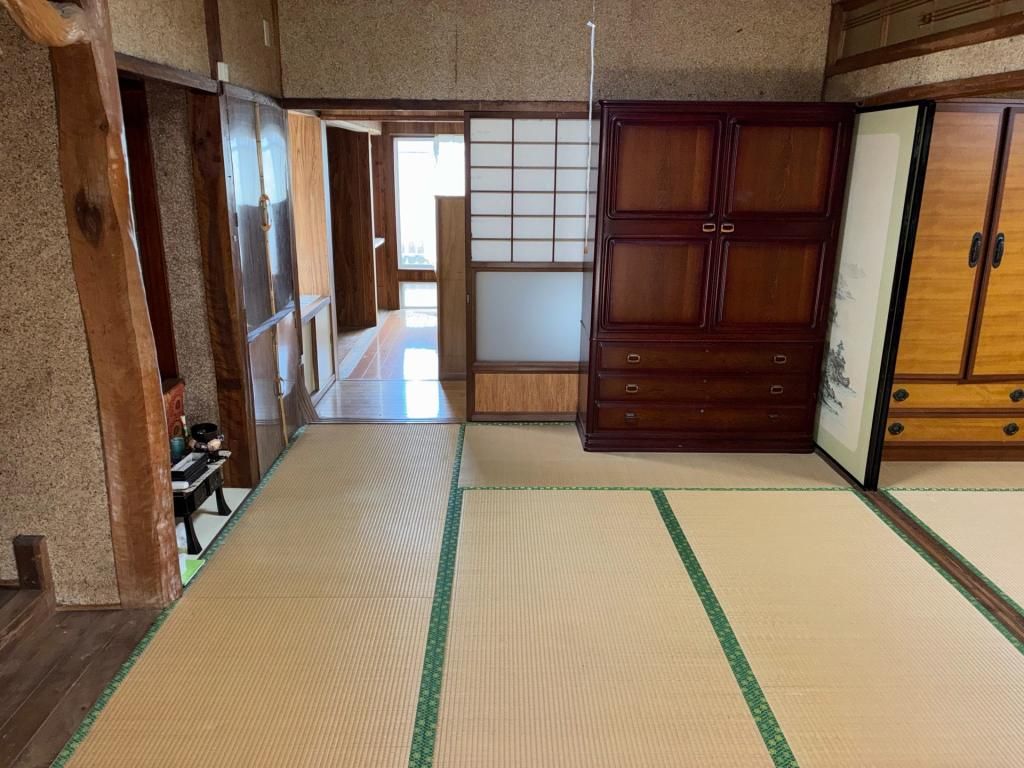 5LDK Traditional House on Large Corner Lot in Izumi, Kagoshima - Thumbnail 3
