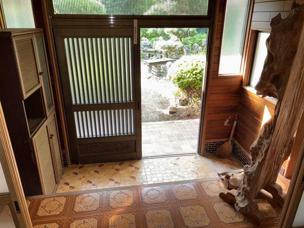 5LDK Traditional House on Large Corner Lot in Izumi, Kagoshima - Thumbnail 2