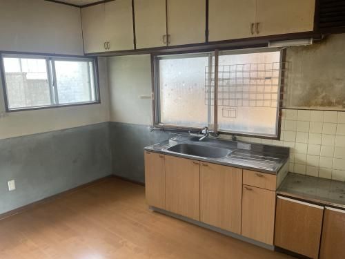 8K Concrete House for Sale in Mima City, Tokushima - Akiya Bank - Thumbnail 3