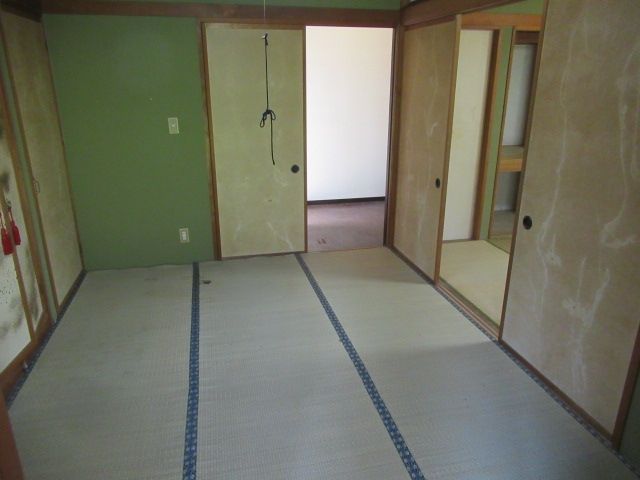 Spacious Corner Lot Home in Echizen Town, Fukui | 382 sqm Land - Thumbnail 3