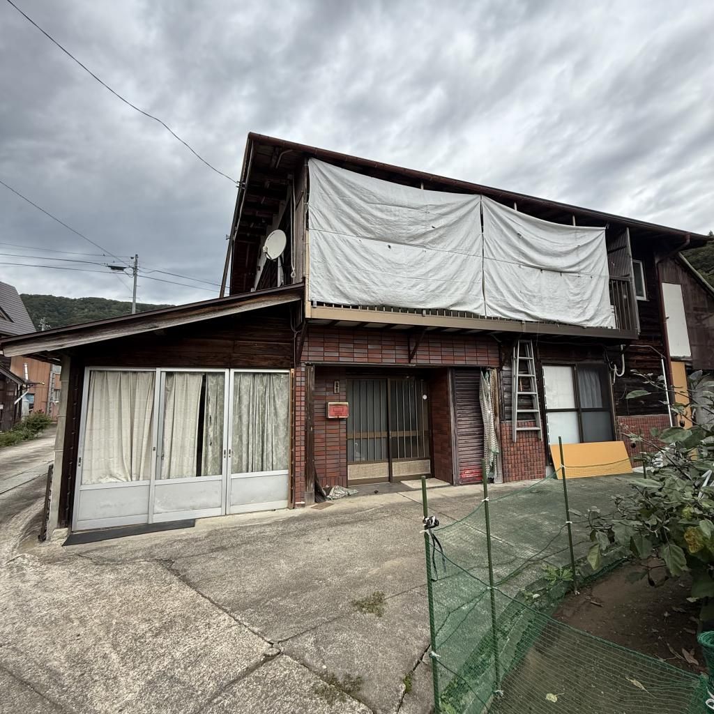 7DK House for Sale in Sakae Village, Nagano with Mountain Views - Thumbnail 2