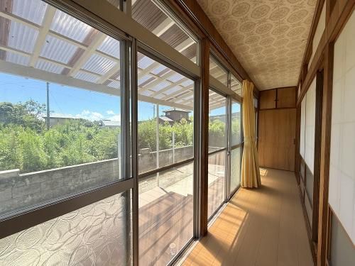 Charming Yellow Single-Story House with Garden in Ibusuki - Thumbnail 2