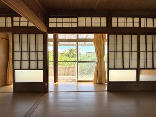 Charming Yellow Single-Story House with Garden in Ibusuki - Thumbnail 3