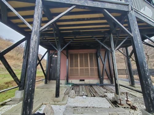 Izumozaki Hilltop Home with Views of Traditional Streetscape - Image 1