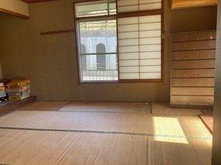 Renovated 2LDK House on Corner Lot in Isehara, Kanagawa - Thumbnail 2