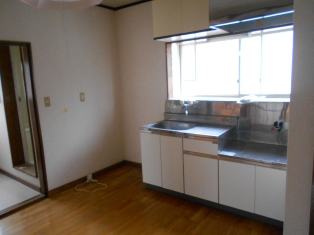 2DK Apartment for Rent near Shibusawa Station, Hadano - Thumbnail 4