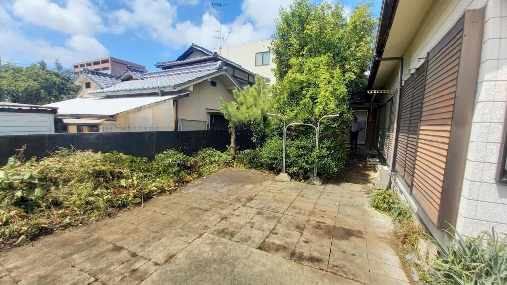 7DK Detached House for Sale in Matsuyama's Yamagoe-cho - Thumbnail 2