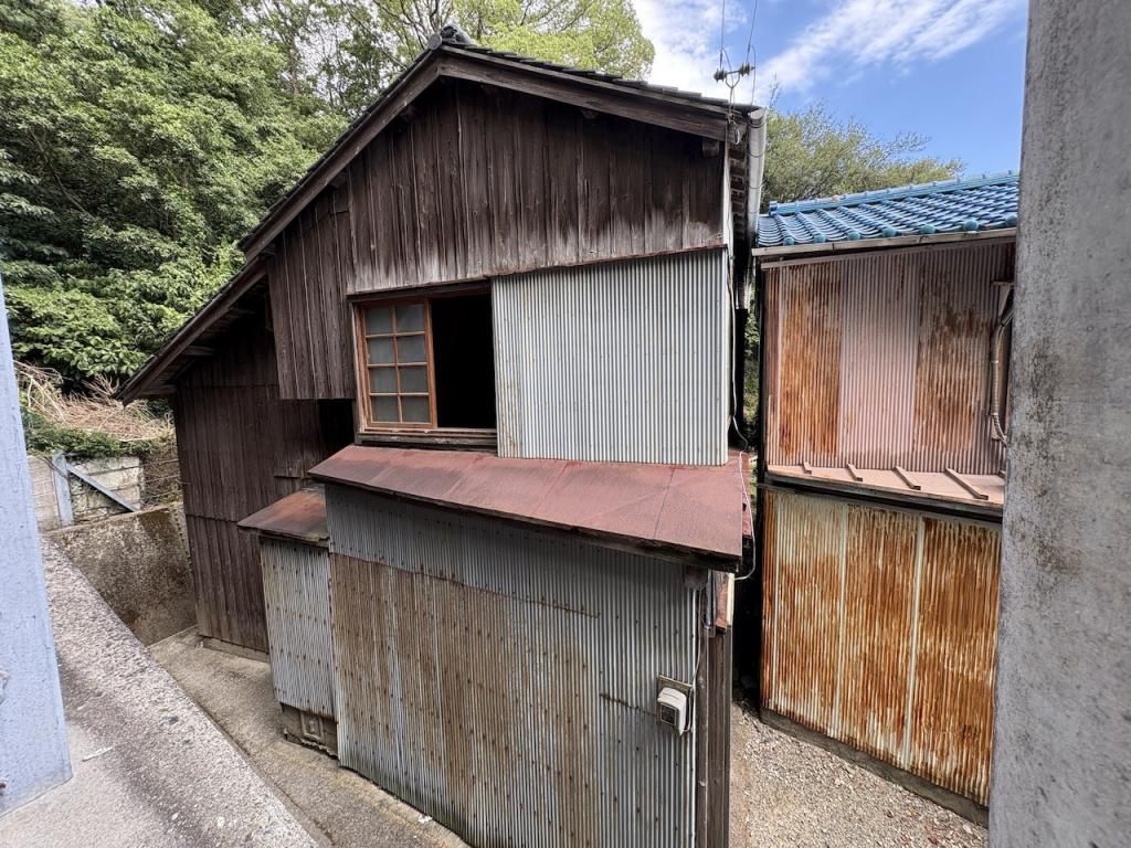 Warehouse-Style Home for Sale in Minami-Awaji - Thumbnail 2