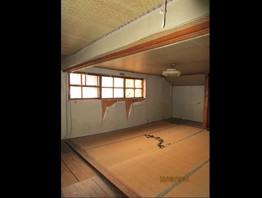 Large Vacant House with Warehouse for Sale in Central Sanjo, Niigata - Thumbnail 3