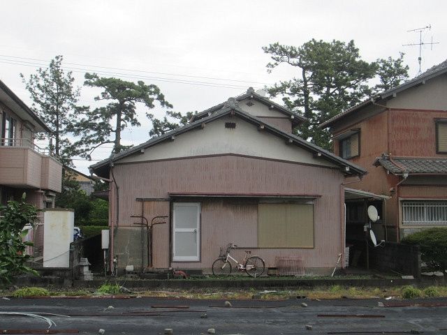 5DK Detached House for Sale in Yaizu, Shizuoka - Akiya Bank - Thumbnail 2