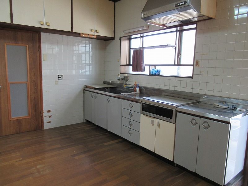 Spacious Two-Story Home in Masuda with Garden - Thumbnail 4