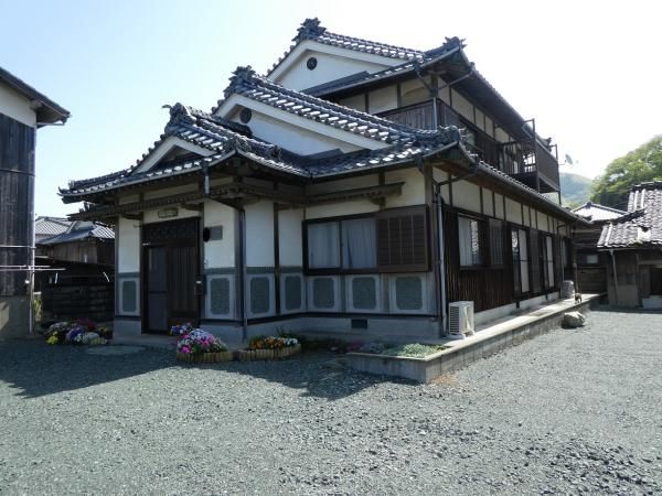 9LDK Family Home for Sale in Ozu, Ehime - Near Sea, Two Kitchens - Thumbnail 2