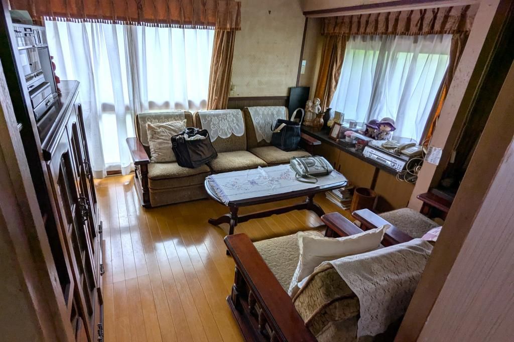 Renovated Kitchen 7K House in Quiet Shikokuchuo City - Thumbnail 3
