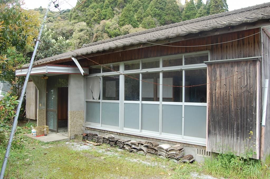 4DK House with Large Field for Sale in Tsukumi, Oita - Thumbnail 2