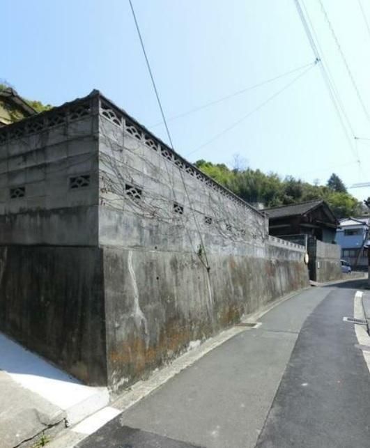 Spacious 196 sqm Corner Lot for Sale in Central Yawatahama, Ehime - Thumbnail 2