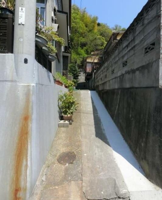 Spacious 196 sqm Corner Lot for Sale in Central Yawatahama, Ehime - Thumbnail 3