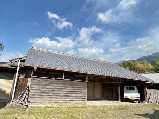 7K Hilltop House with Country Views in Shikokuchuo, Ehime - Thumbnail 3