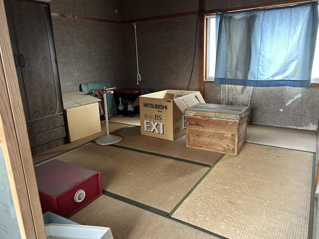 Spacious Former Factory Office for Rent in Sanjo, Niigata - Thumbnail 3