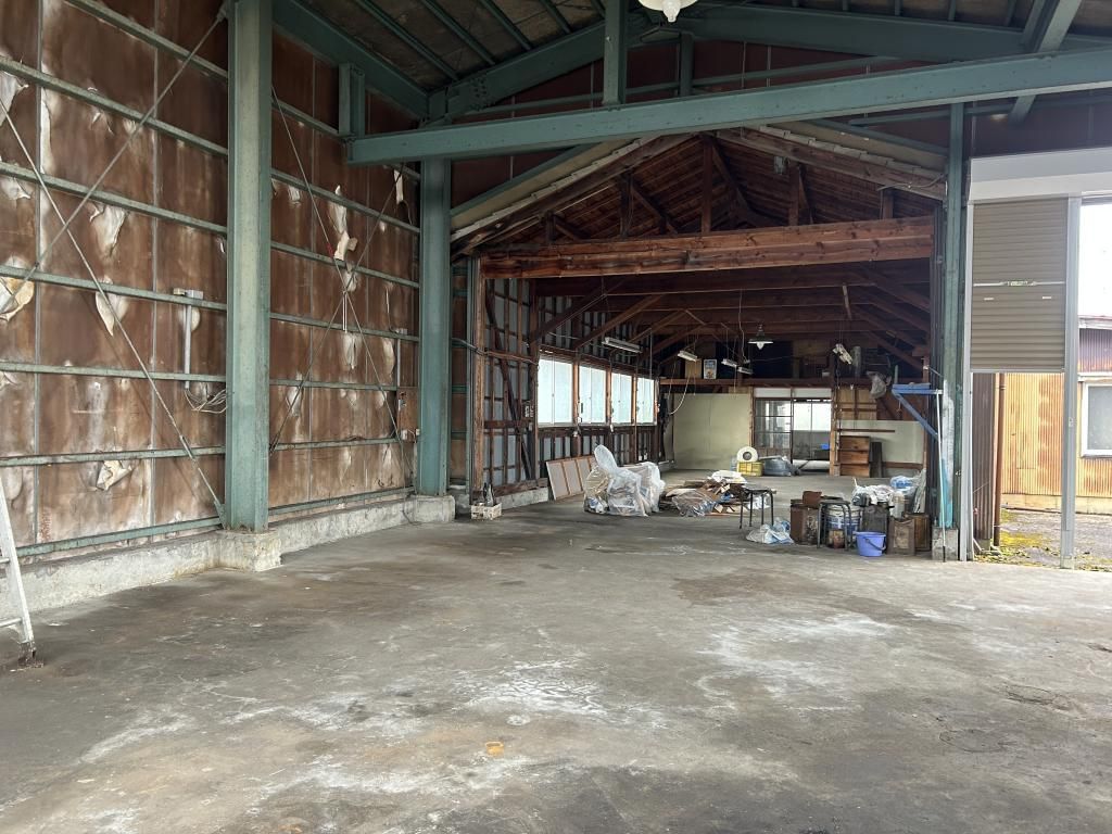 Spacious Former Factory Office for Rent in Sanjo, Niigata - Thumbnail 4