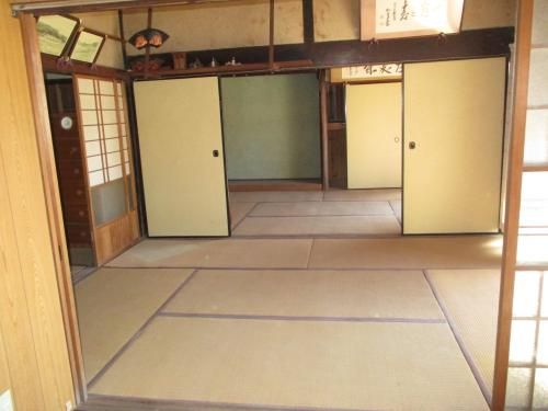 Traditional 6DK House on 713 sqm Land in Kasaoka, Okayama - Thumbnail 2