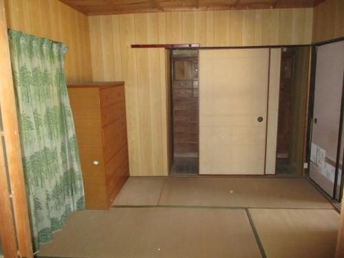 Traditional 6DK House on 713 sqm Land in Kasaoka, Okayama - Thumbnail 4