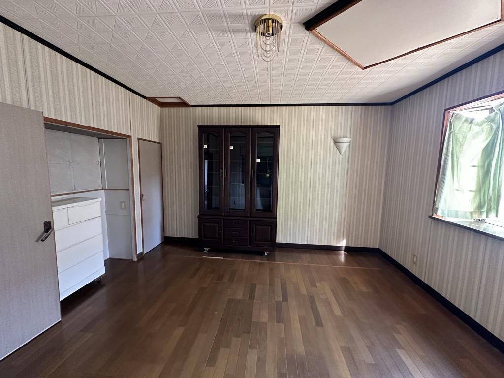Spacious 3LDK House on 998 sqm Land in Quiet Ibusuki - Thumbnail 4