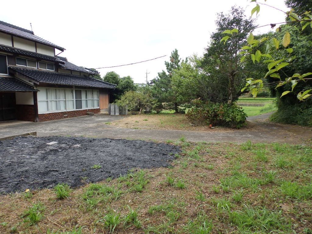 1869 Historic Timber House for Sale in Imari, Saga with Mountain Views - Thumbnail 3