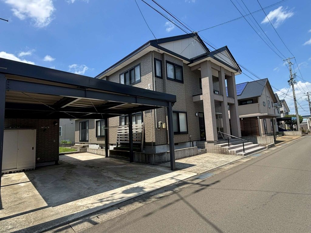 5LDK Family Home for Sale in Hirosaki's Aoyama Area - Image 1