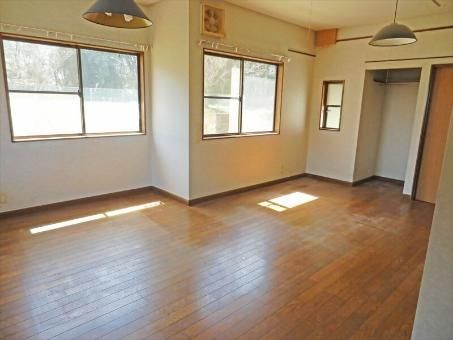 7DK House for Sale in Quiet Kitsuki Neighborhood with Large Garden - Thumbnail 4