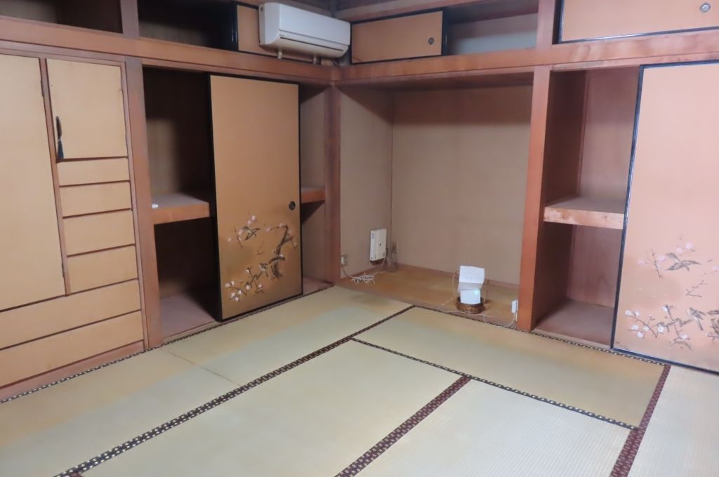 Shop and House for Sale in Shimotsuma, Ibaraki - 7DK - Thumbnail 3